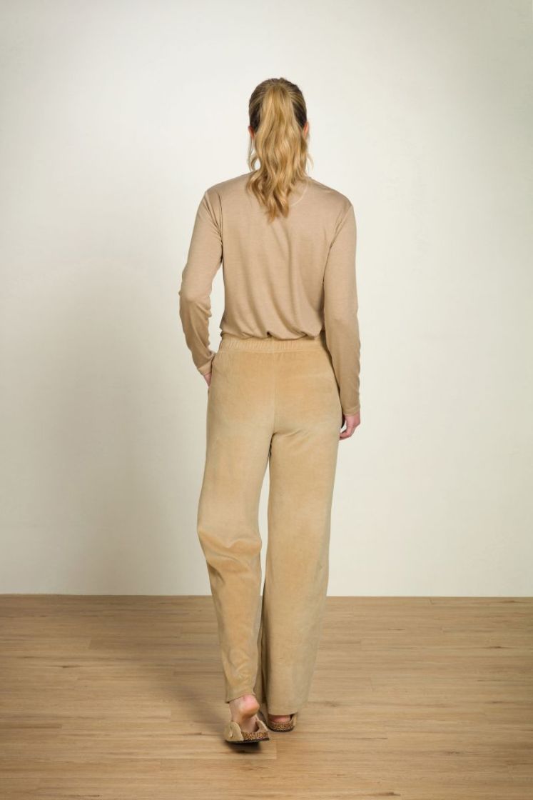 TOM BEIGE